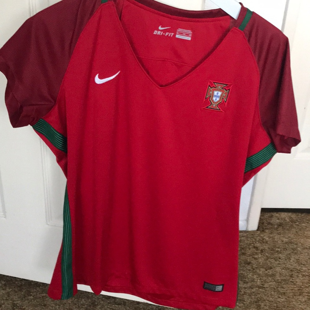 Woman’s Portugal jersey